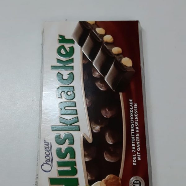 Choceur Nussknacker  ciocolata amăruie cu alune intregi 100 gr